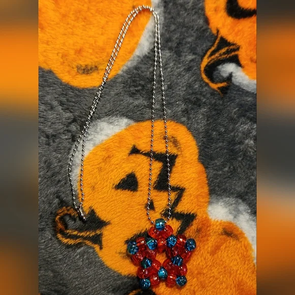 Glitter star necklace - Picture 3 of 4